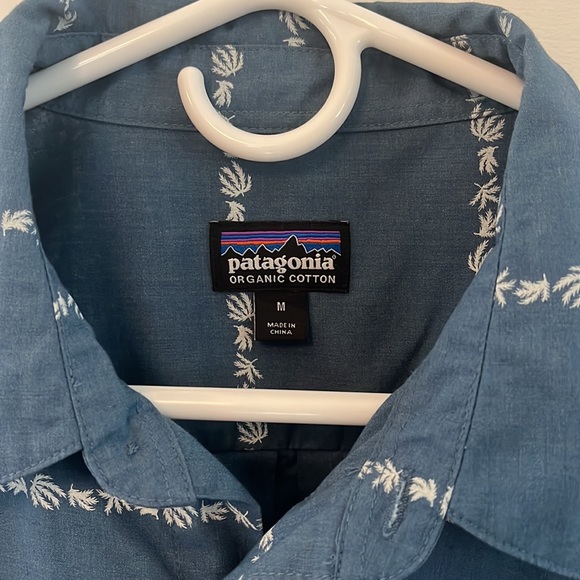 Patagonia short sleeve button up, blue, medium, excellent condition. - Picture 2 of 3